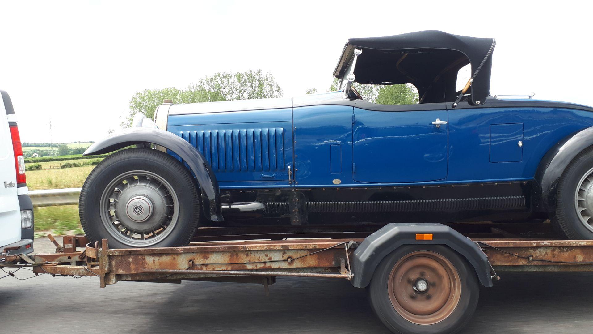 Transport d'une Bugatti (vu en Italie)